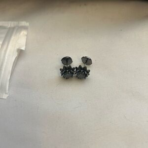 Flower silver and black color earrings